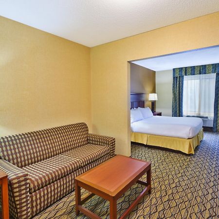 Holiday Inn Express Hotel & Suites - Belleville Area By Ihg Exterior photo