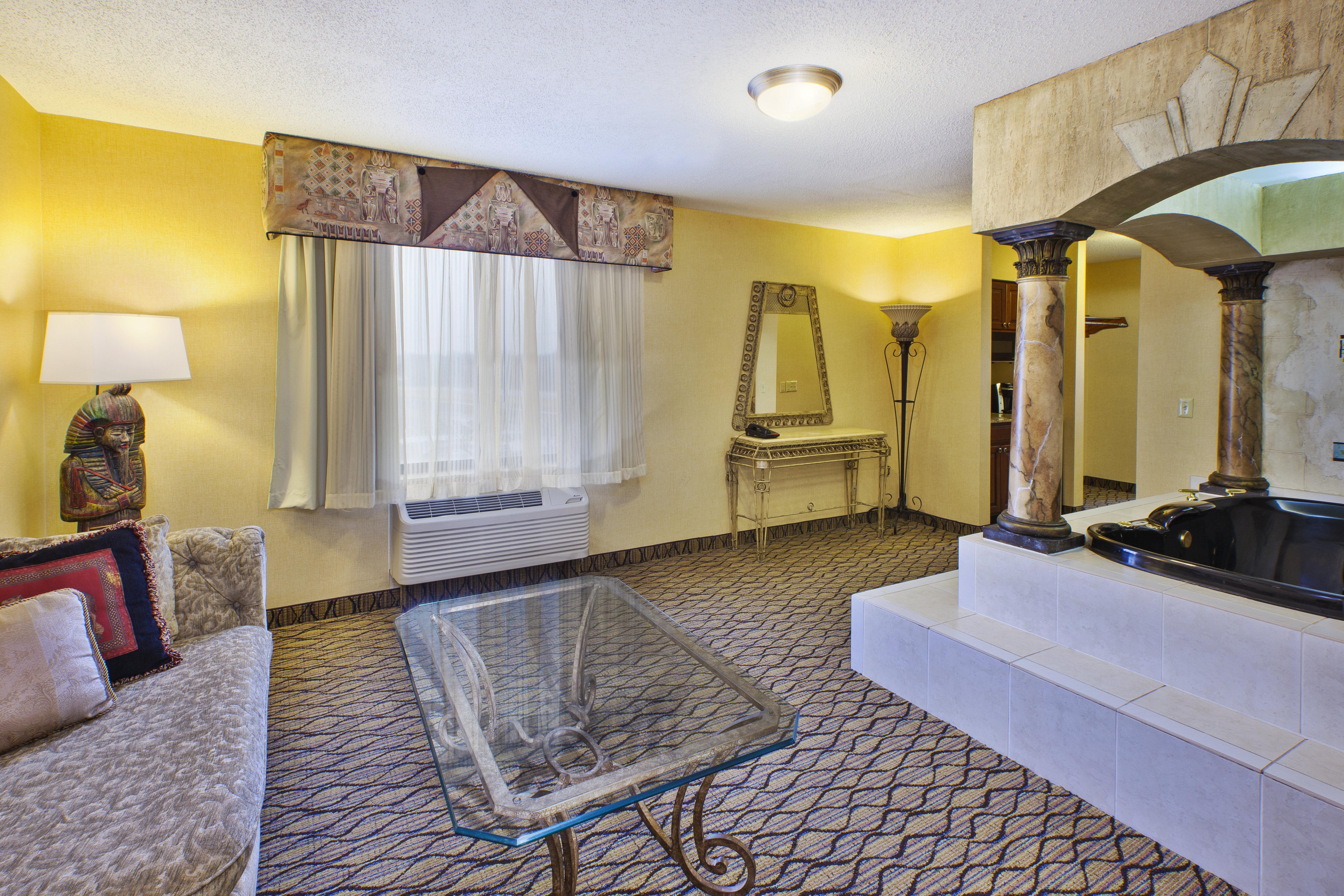 Holiday Inn Express Hotel & Suites - Belleville Area By Ihg Exterior photo