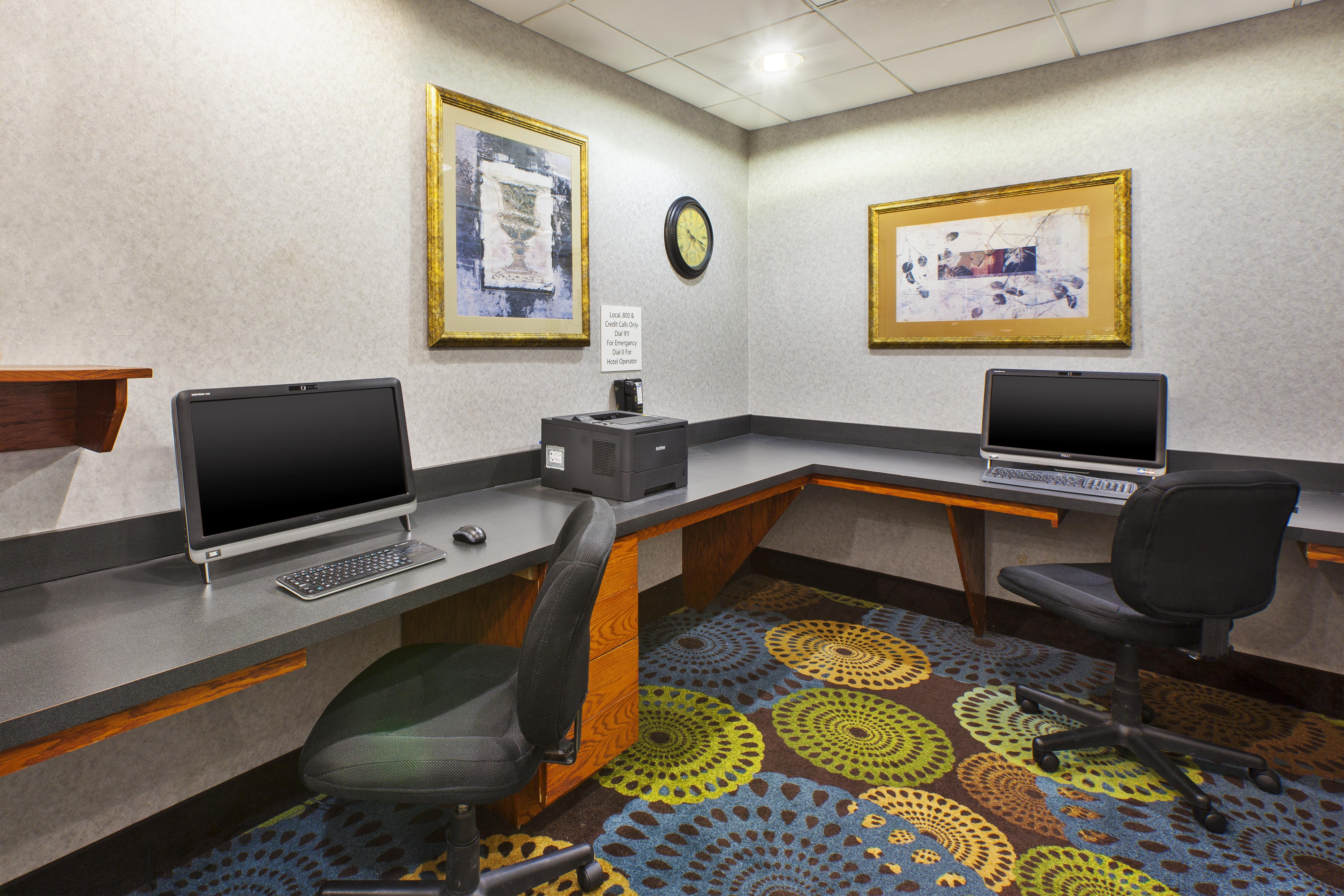 Holiday Inn Express Hotel & Suites - Belleville Area By Ihg Exterior photo