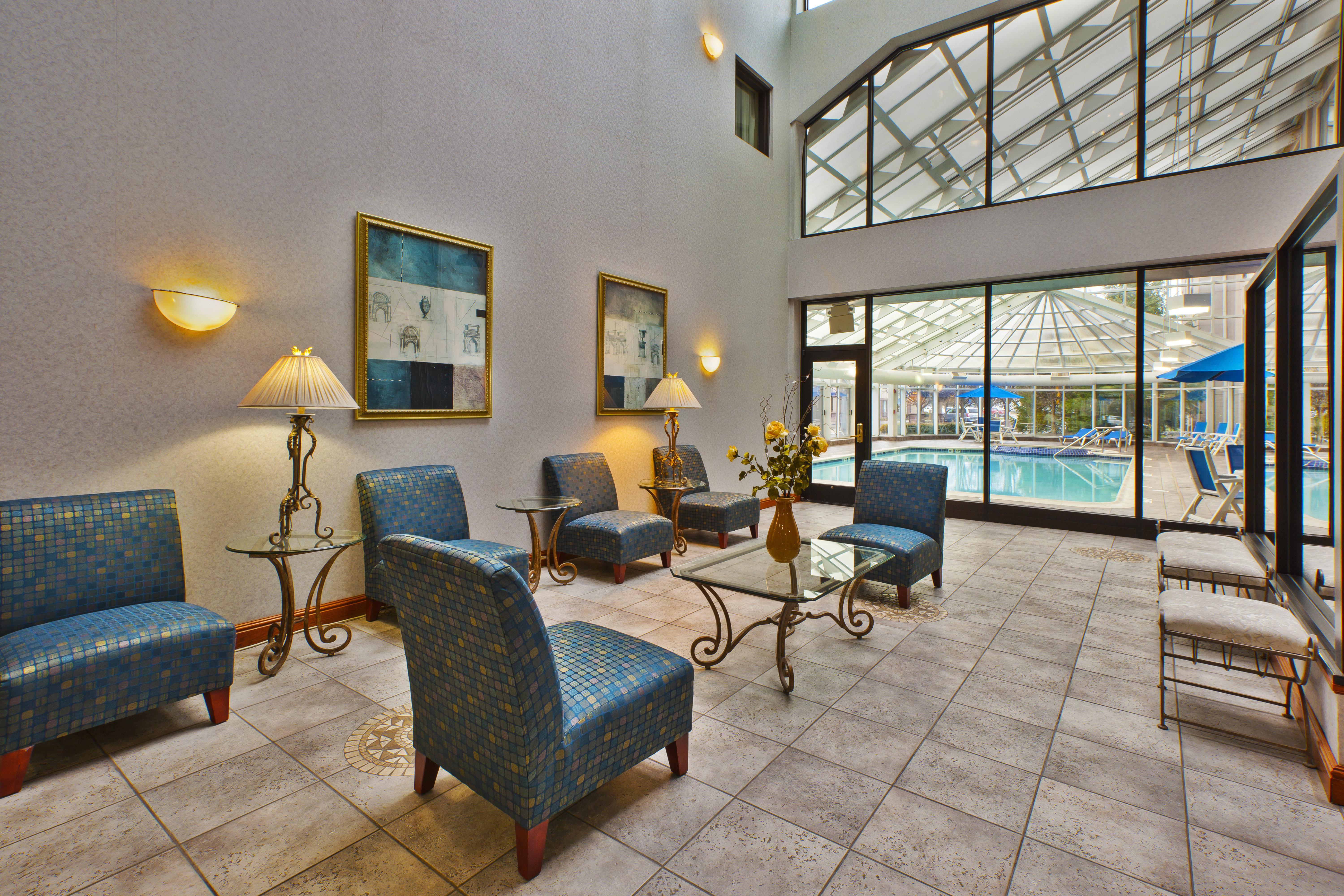 Holiday Inn Express Hotel & Suites - Belleville Area By Ihg Exterior photo