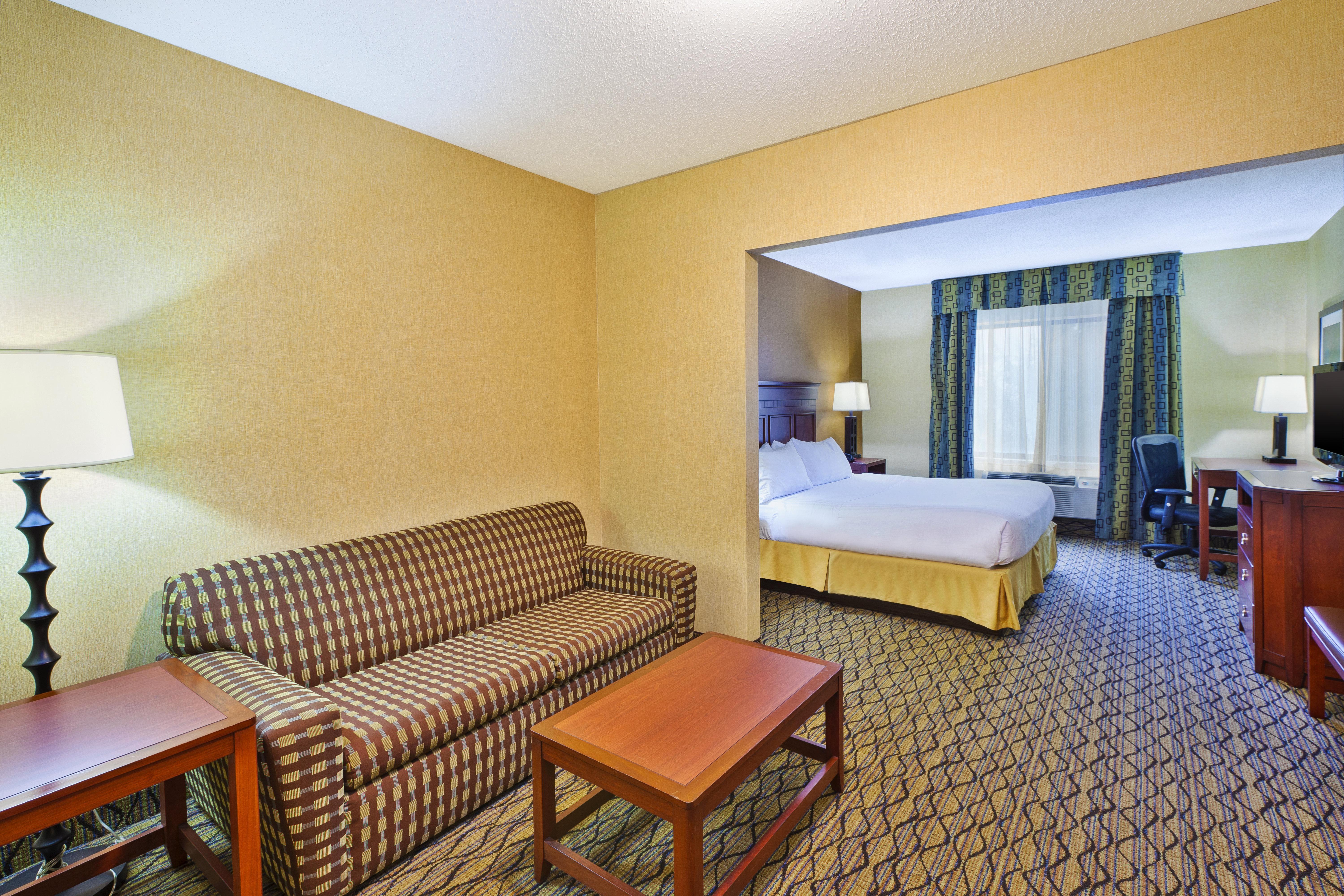 Holiday Inn Express Hotel & Suites - Belleville Area By Ihg Exterior photo