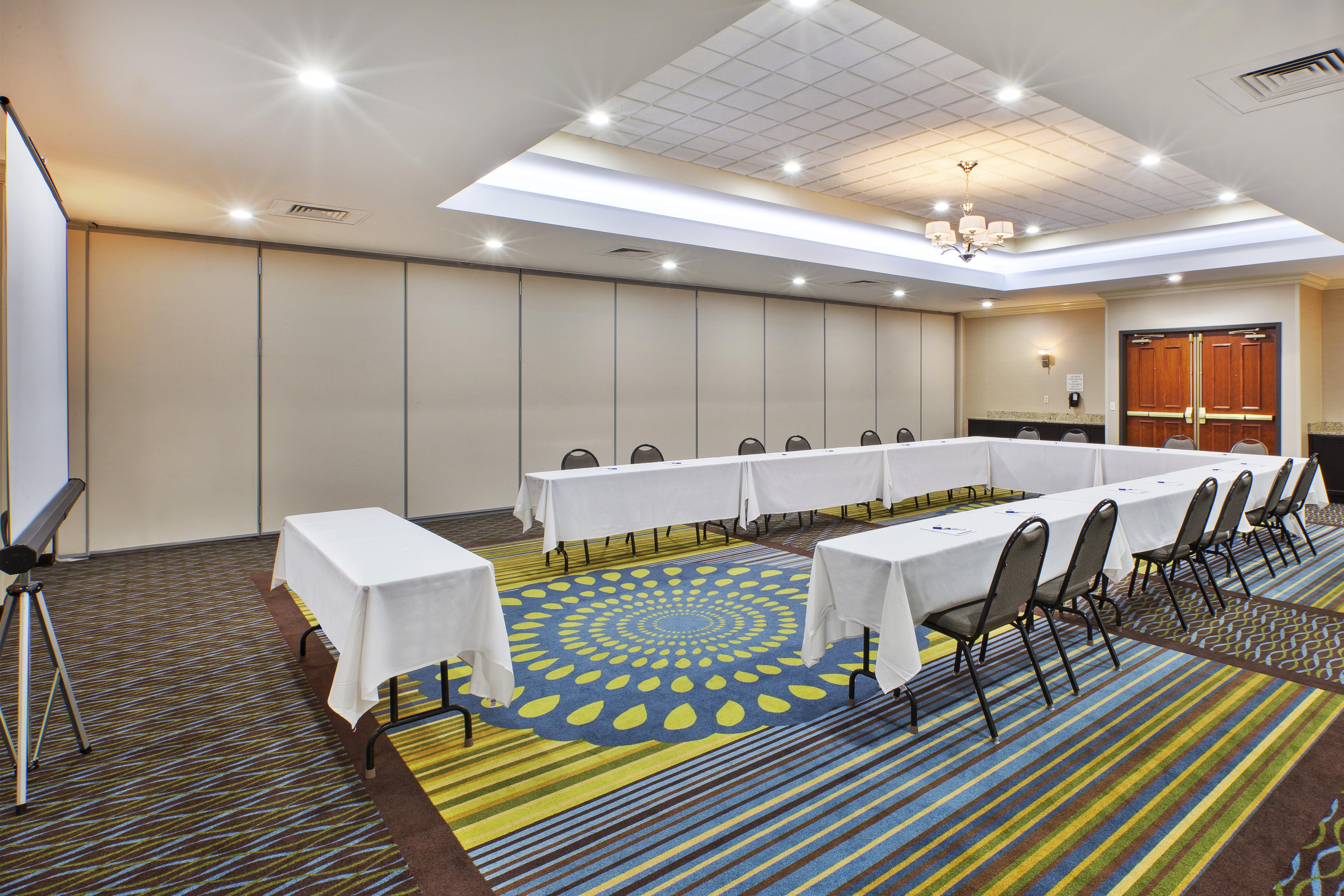 Holiday Inn Express Hotel & Suites - Belleville Area By Ihg Exterior photo