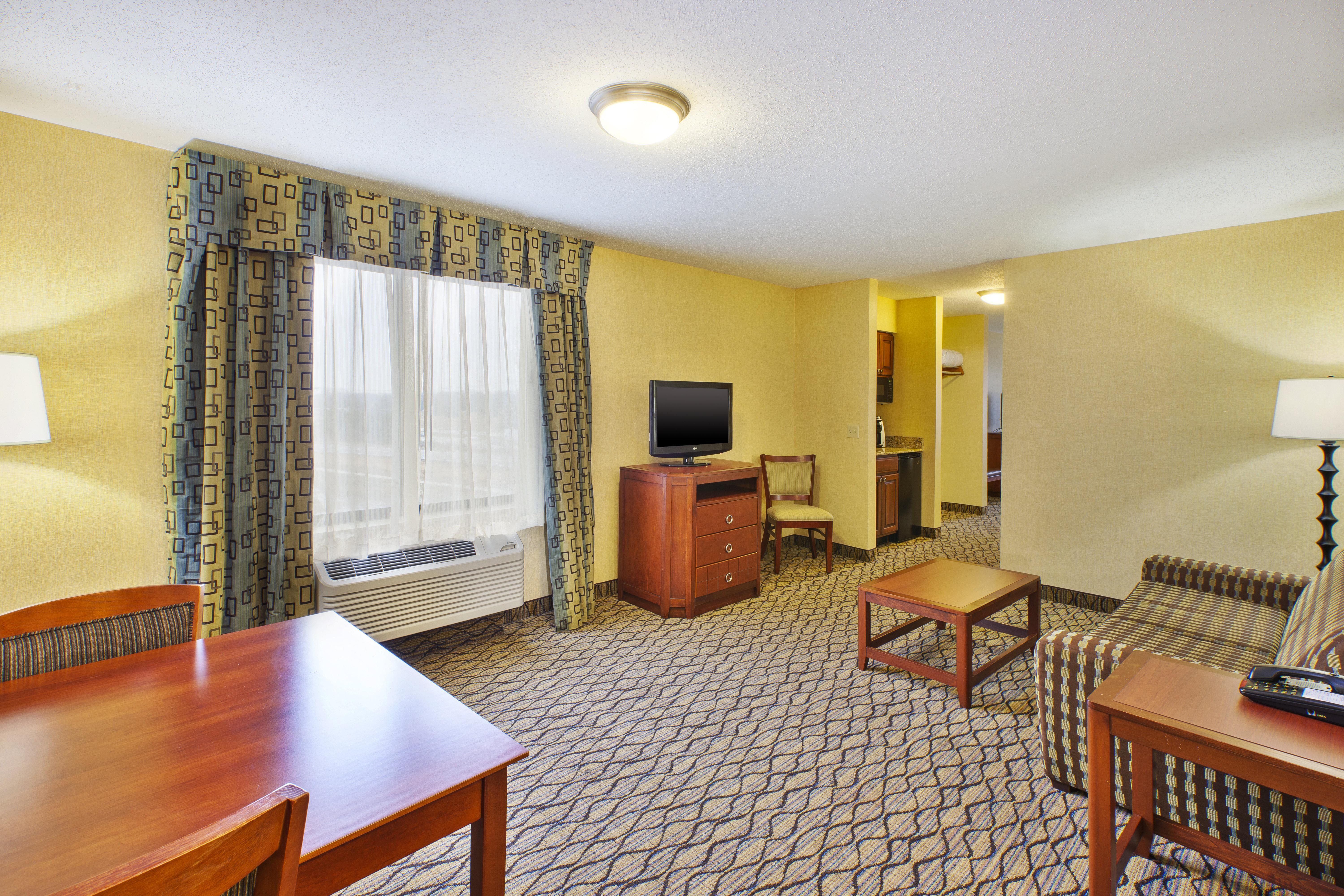 Holiday Inn Express Hotel & Suites - Belleville Area By Ihg Exterior photo