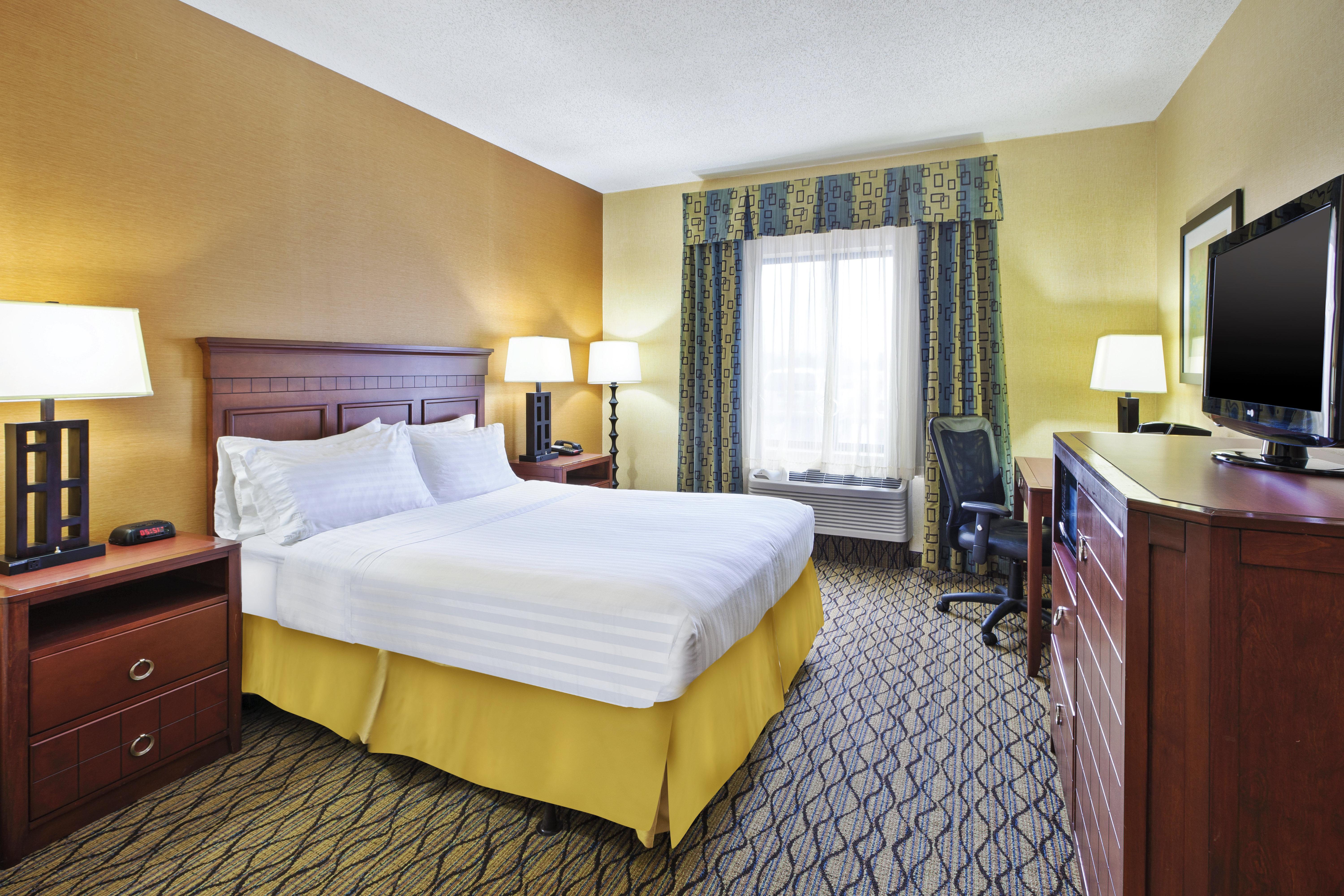 Holiday Inn Express Hotel & Suites - Belleville Area By Ihg Exterior photo