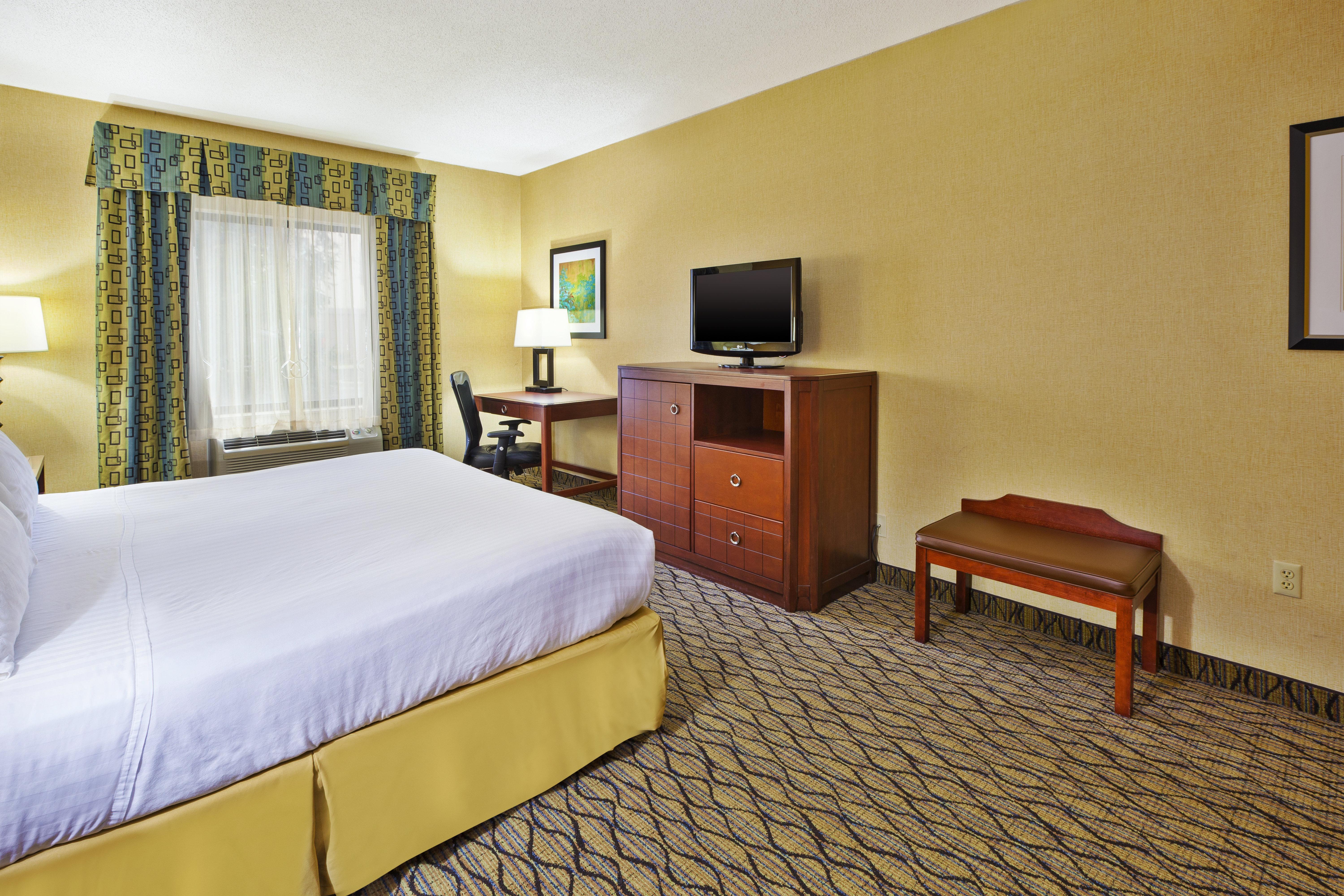 Holiday Inn Express Hotel & Suites - Belleville Area By Ihg Exterior photo