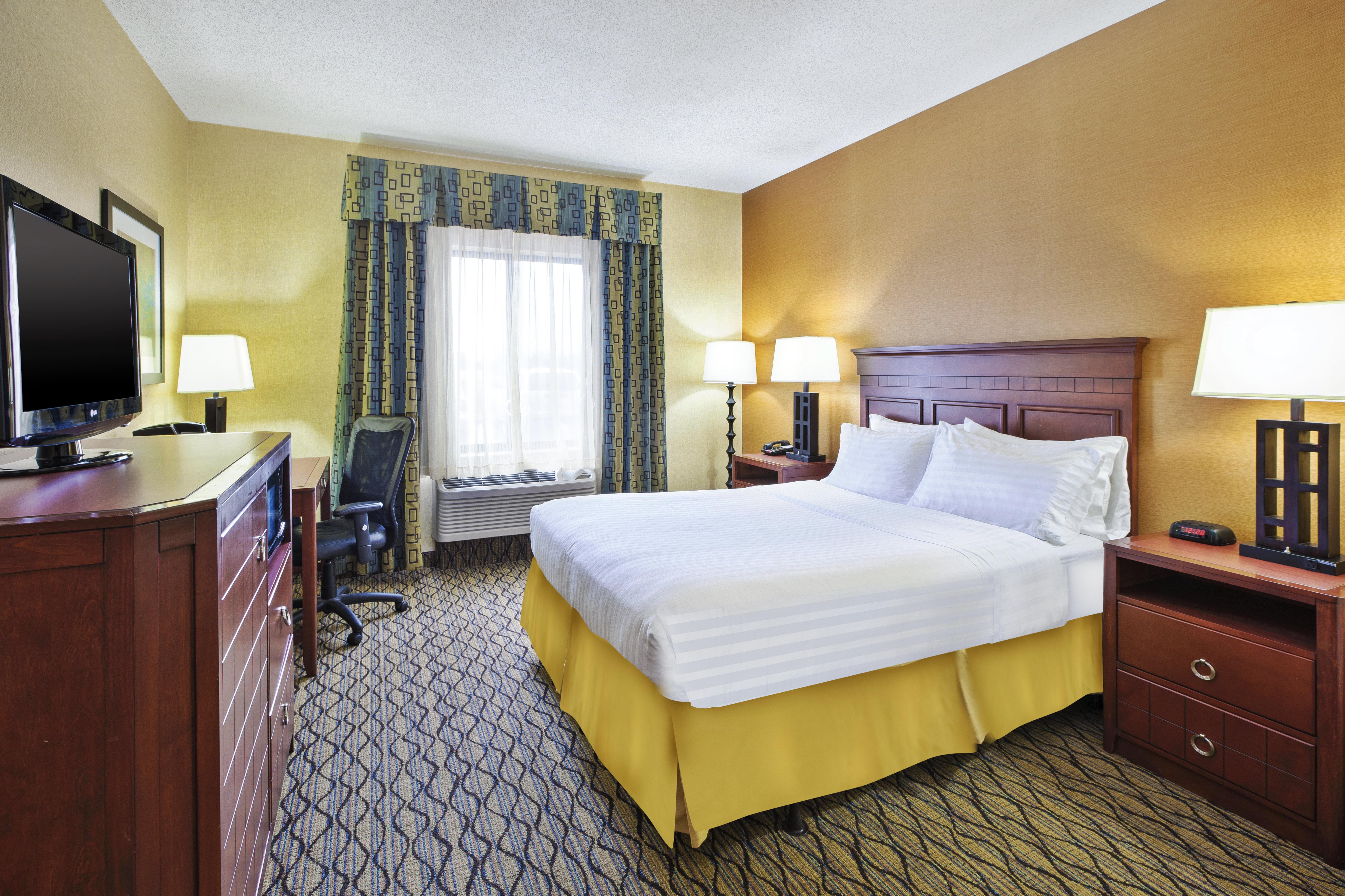 Holiday Inn Express Hotel & Suites - Belleville Area By Ihg Exterior photo