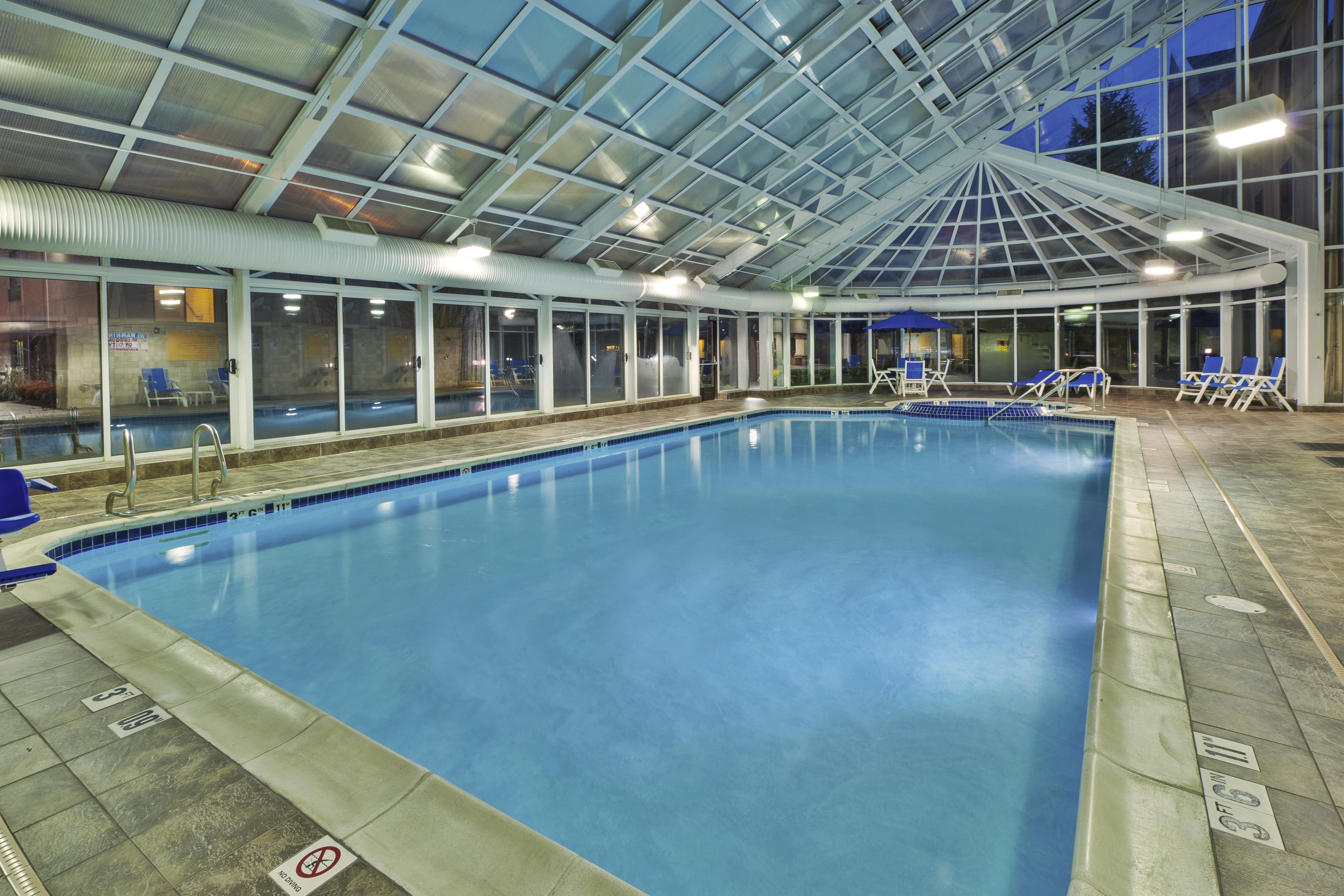 Holiday Inn Express Hotel & Suites - Belleville Area By Ihg Exterior photo