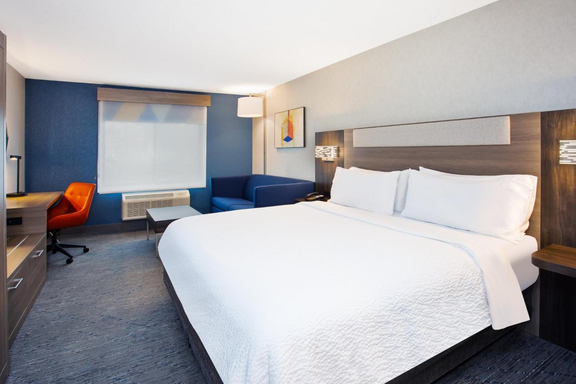 Holiday Inn Express Hotel & Suites - Belleville Area By Ihg Exterior photo