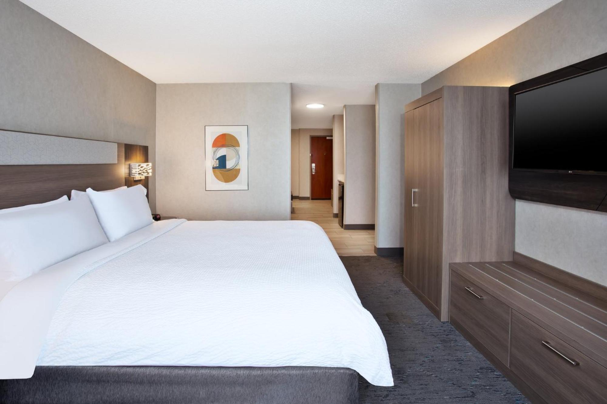 Holiday Inn Express Hotel & Suites - Belleville Area By Ihg Exterior photo