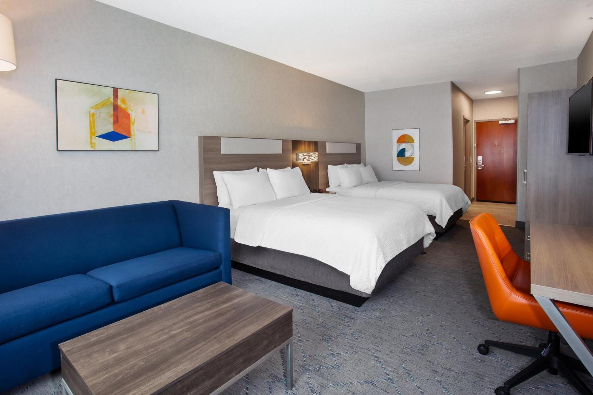 Holiday Inn Express Hotel & Suites - Belleville Area By Ihg Exterior photo