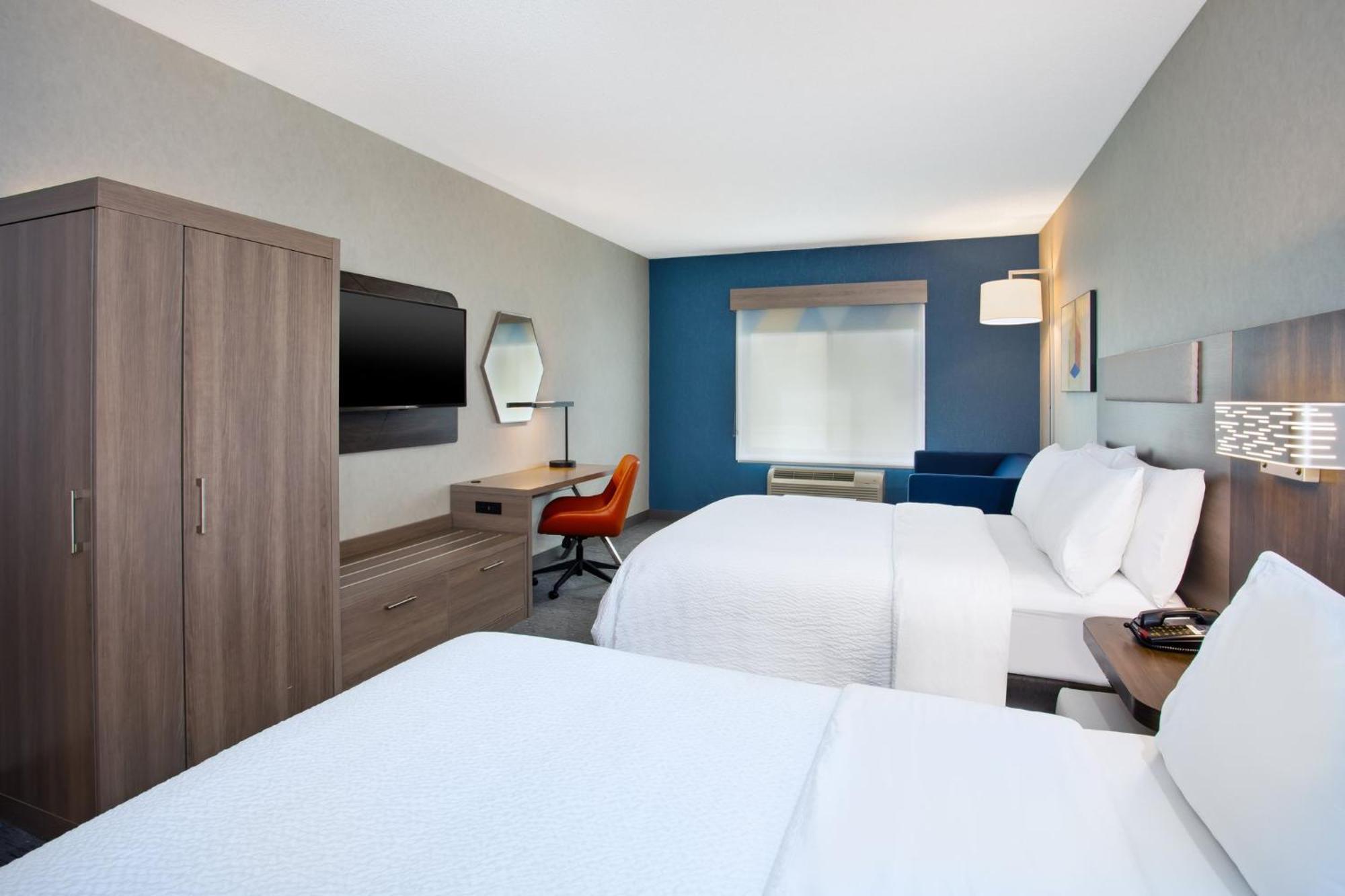 Holiday Inn Express Hotel & Suites - Belleville Area By Ihg Exterior photo