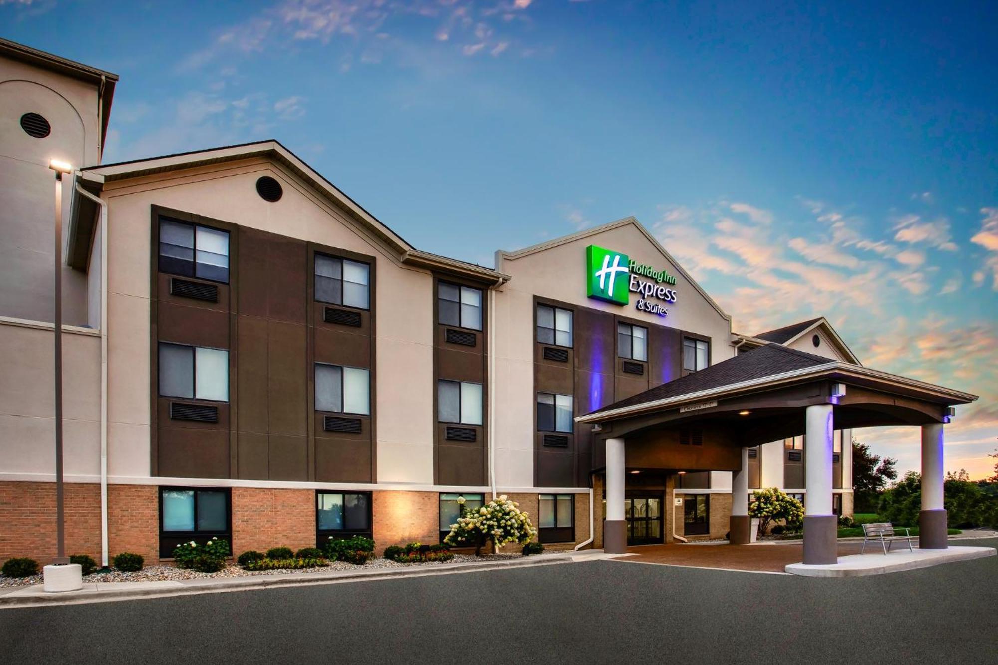 Holiday Inn Express Hotel & Suites - Belleville Area By Ihg Exterior photo