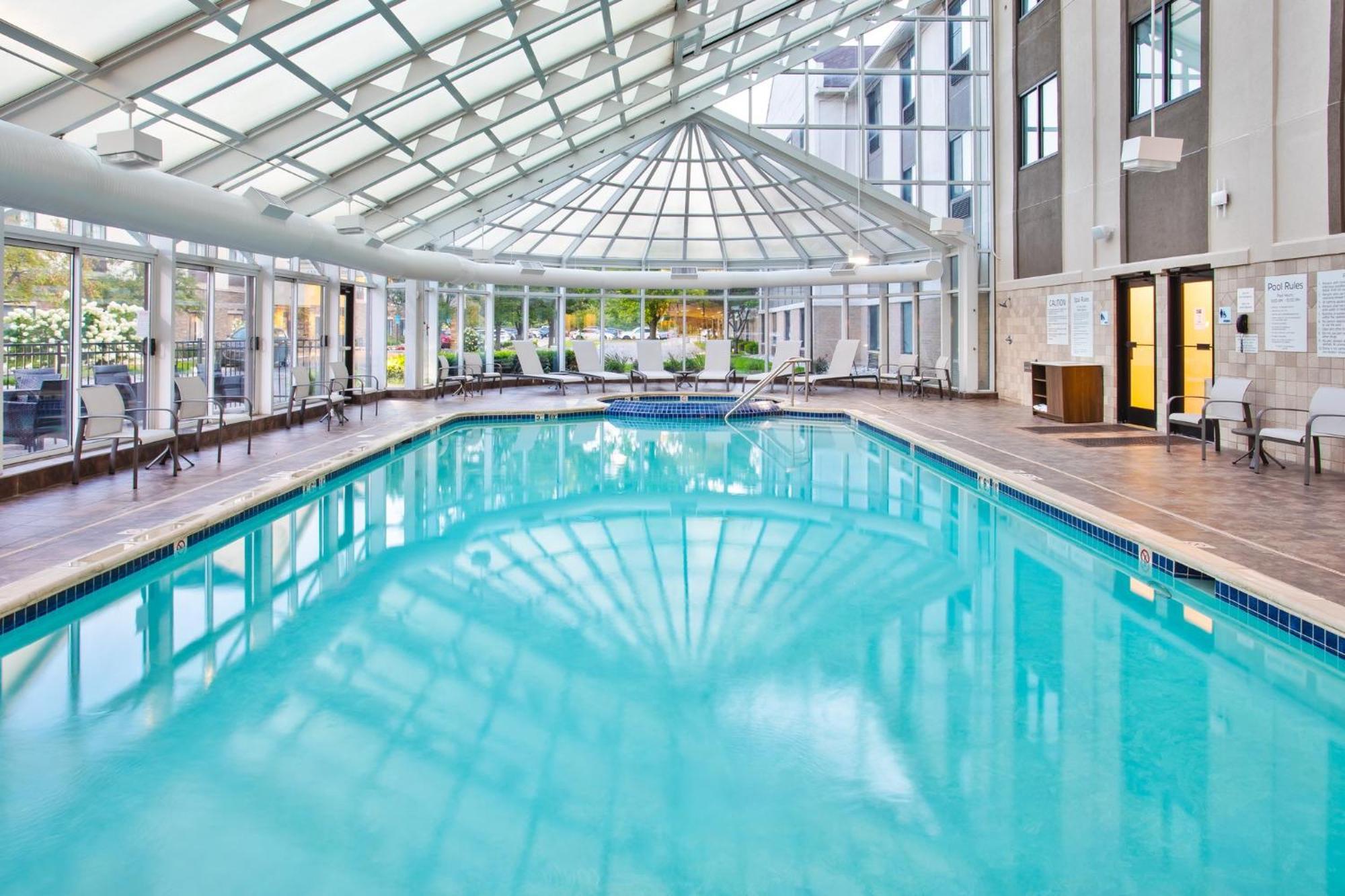 Holiday Inn Express Hotel & Suites - Belleville Area By Ihg Exterior photo