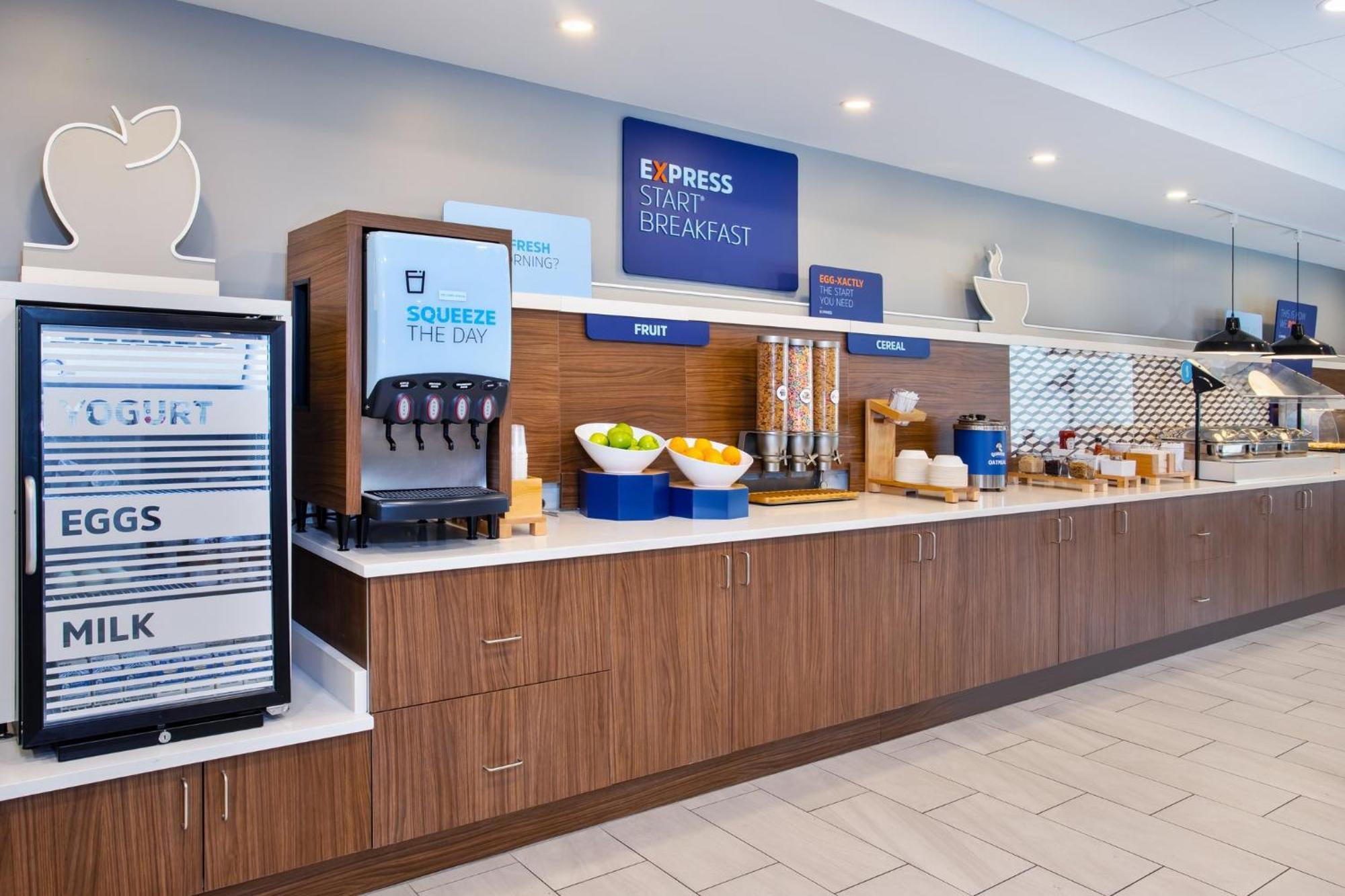 Holiday Inn Express Hotel & Suites - Belleville Area By Ihg Exterior photo