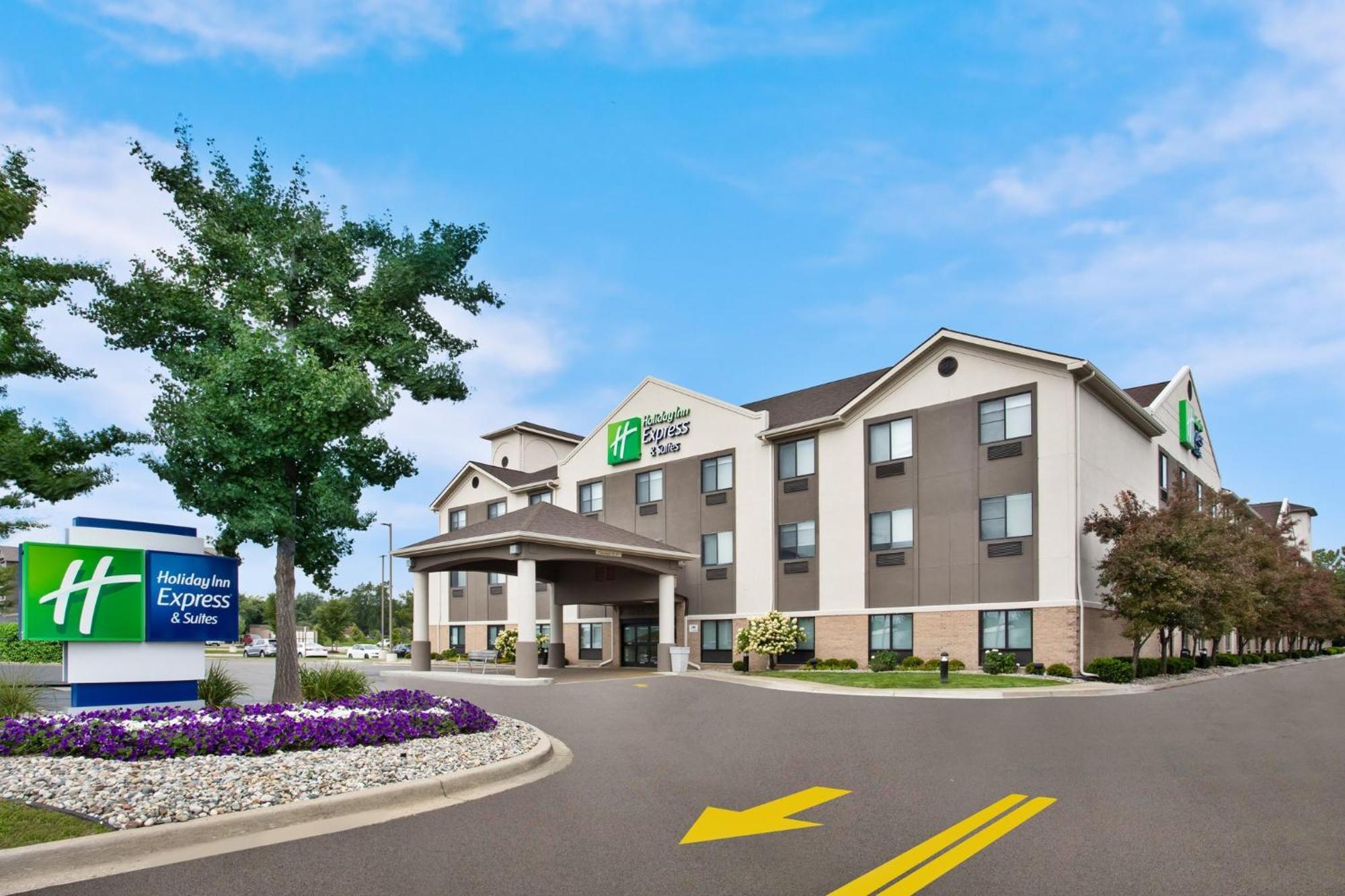 Holiday Inn Express Hotel & Suites - Belleville Area By Ihg Exterior photo