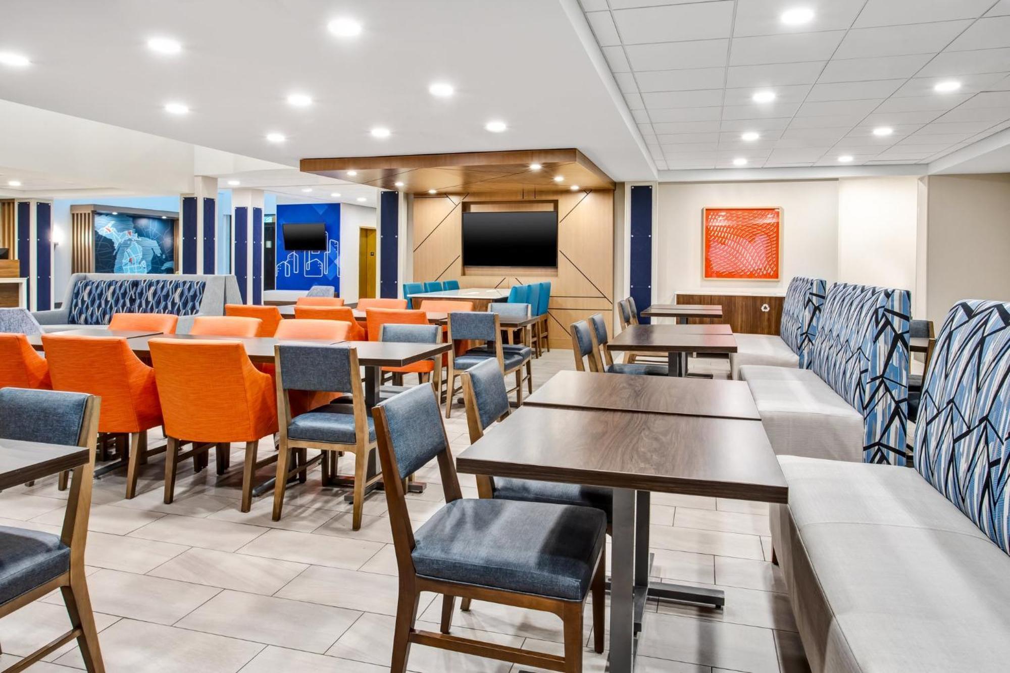 Holiday Inn Express Hotel & Suites - Belleville Area By Ihg Exterior photo